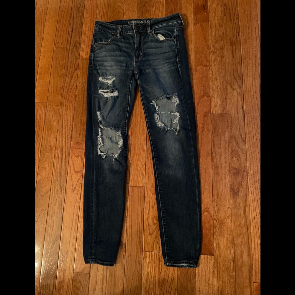 American Eagle Outfitters distressed Super Stretch X Jeggins. Size 6.